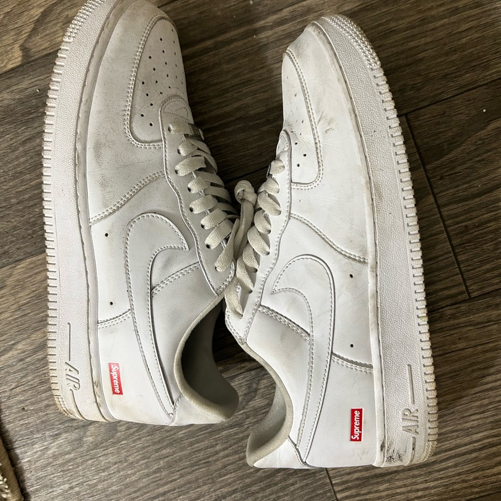 Supreme White Low-Top Sneakers